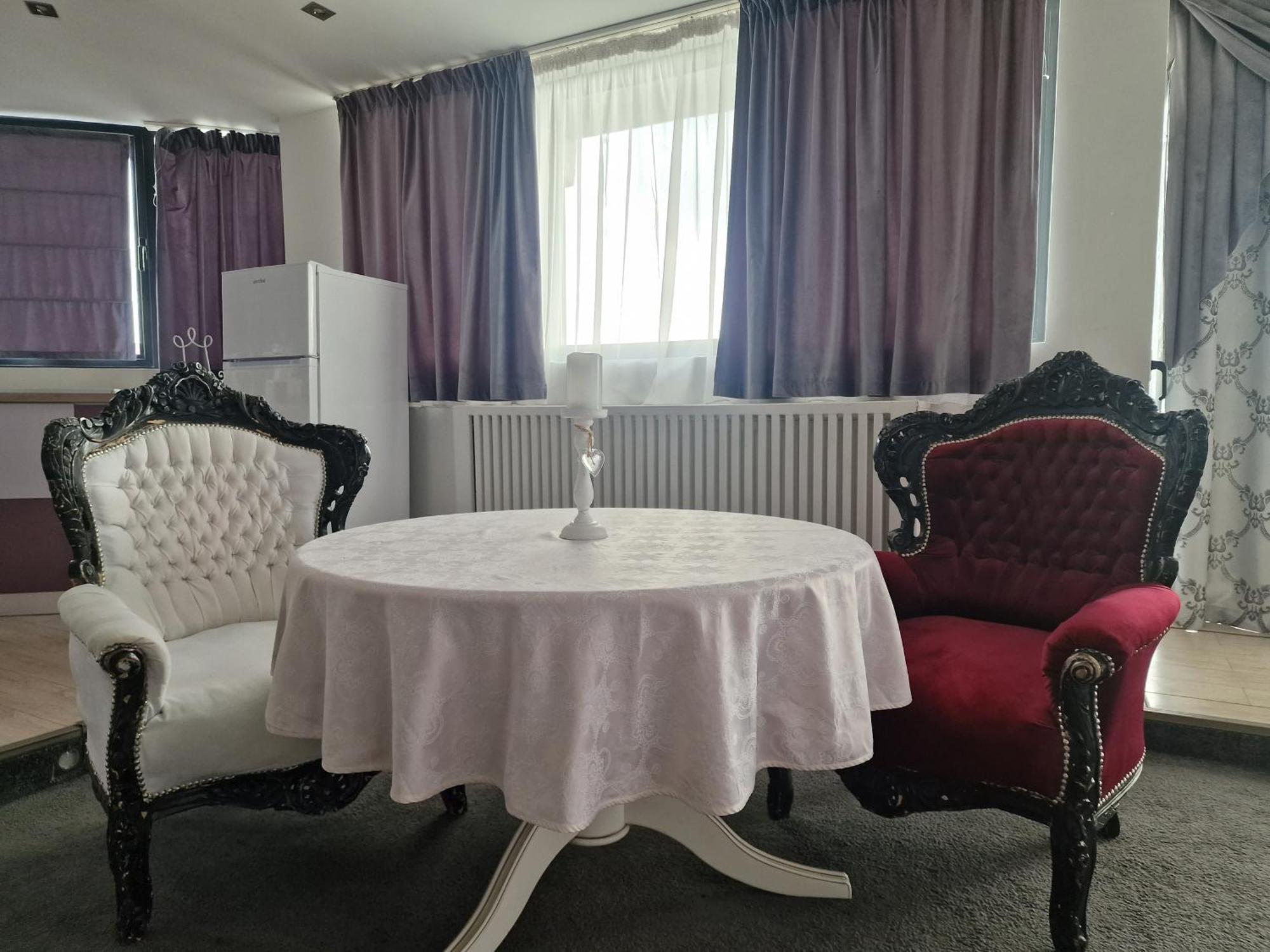 Hotel Jolie Apartments Galaţi Eksteriør billede