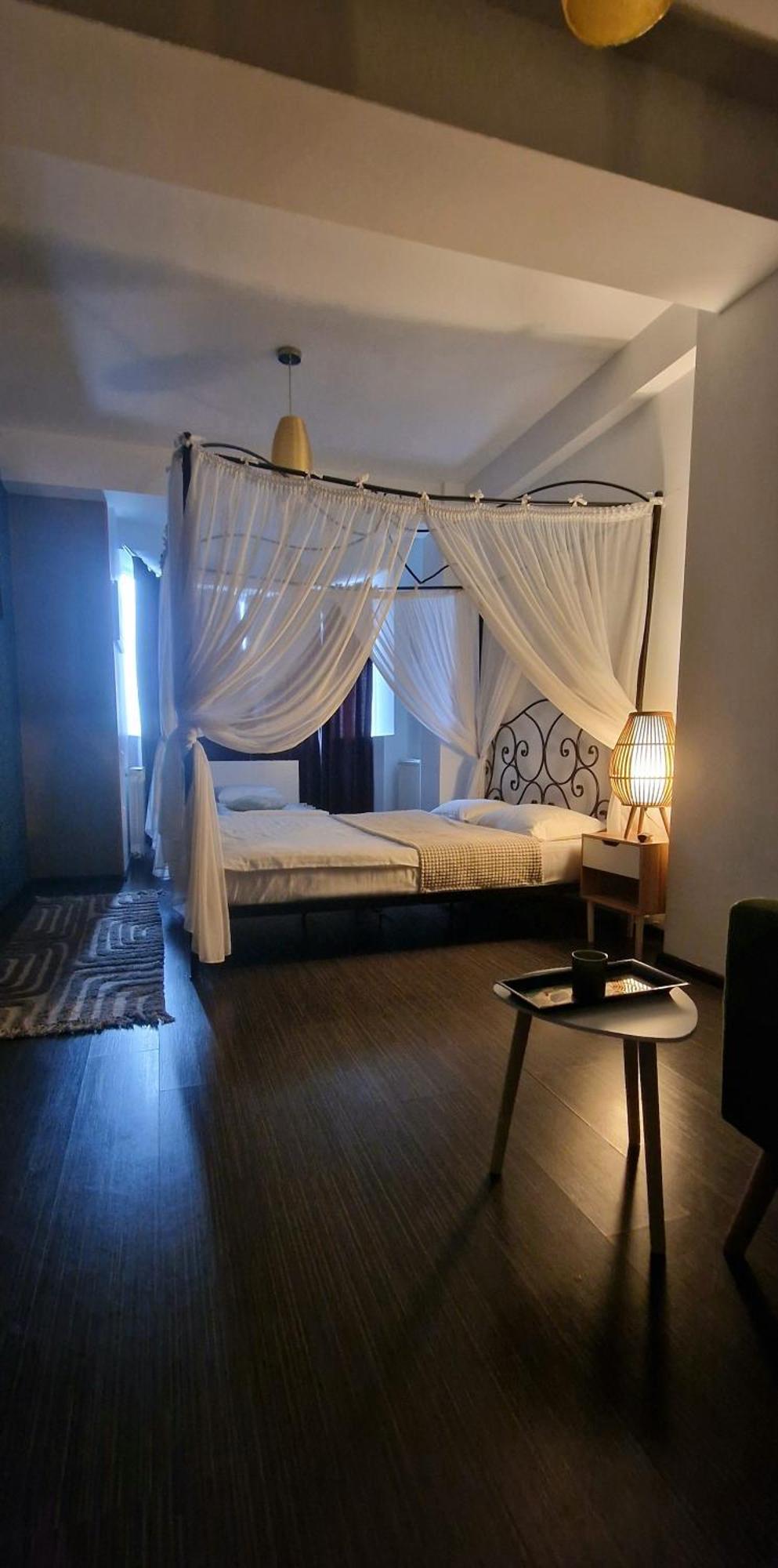 Hotel Jolie Apartments Galaţi Eksteriør billede
