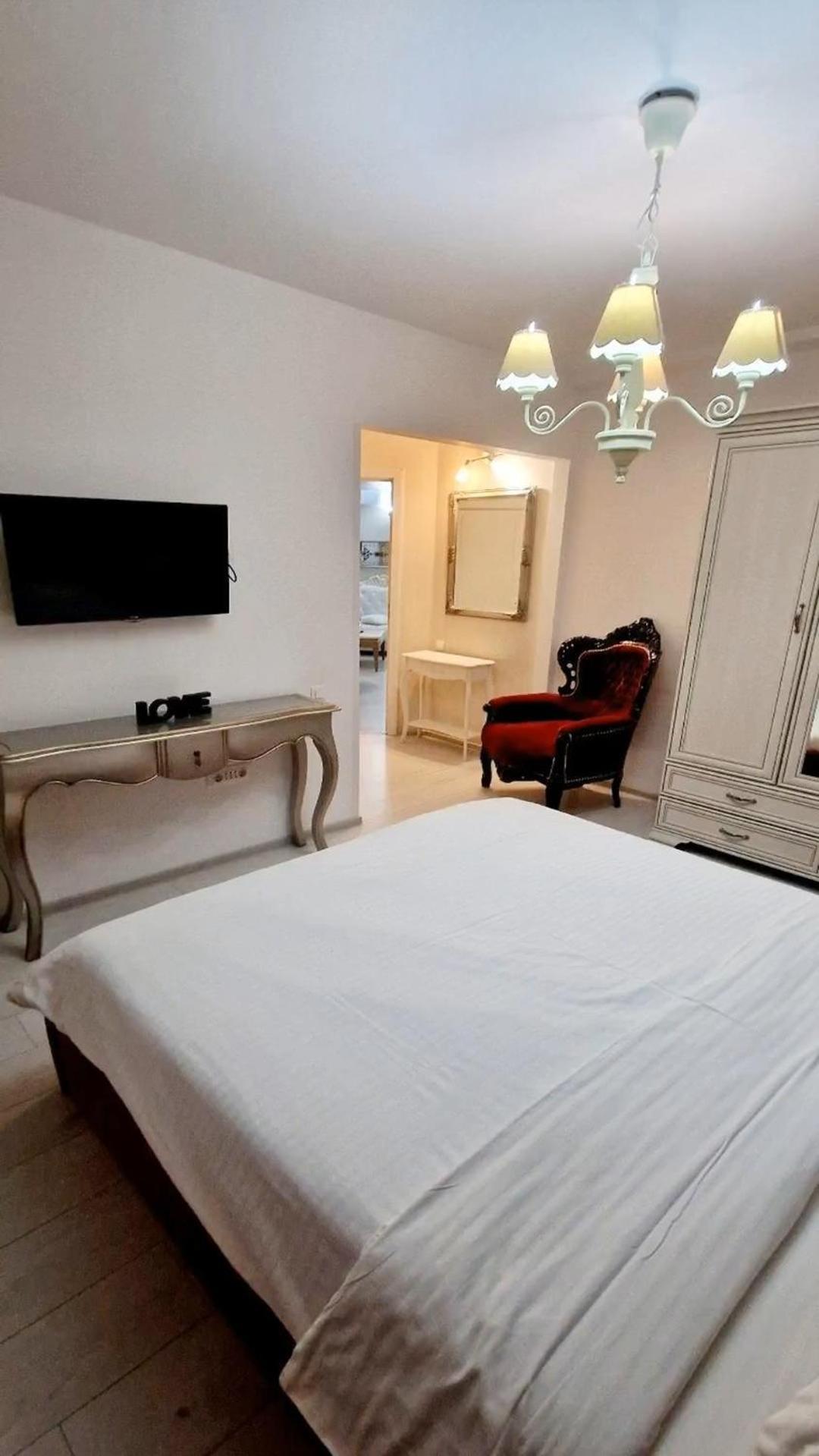 Hotel Jolie Apartments Galaţi Eksteriør billede