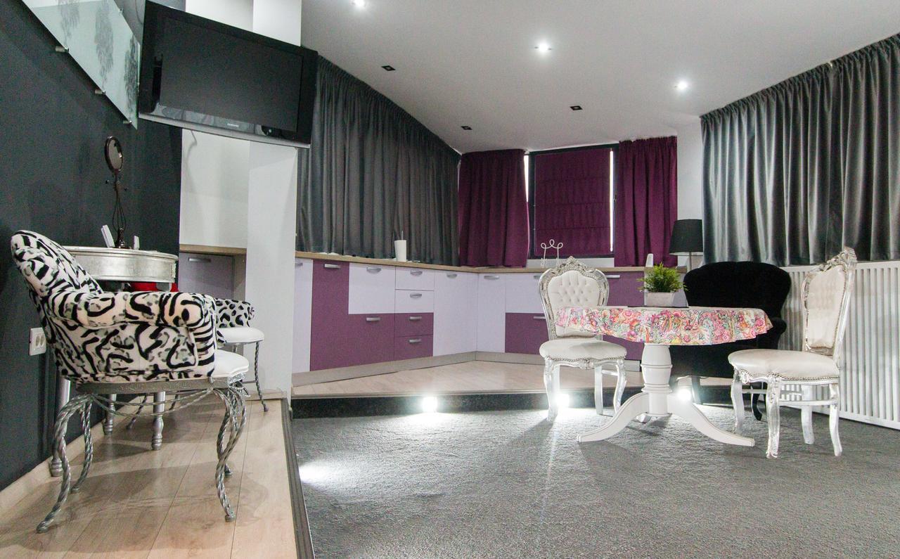 Hotel Jolie Apartments Galaţi Eksteriør billede